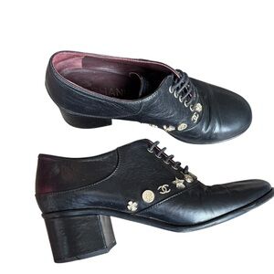 Chanel - Lucky Charms Interlocking CC Logo Pumps Black Leather Sz 38